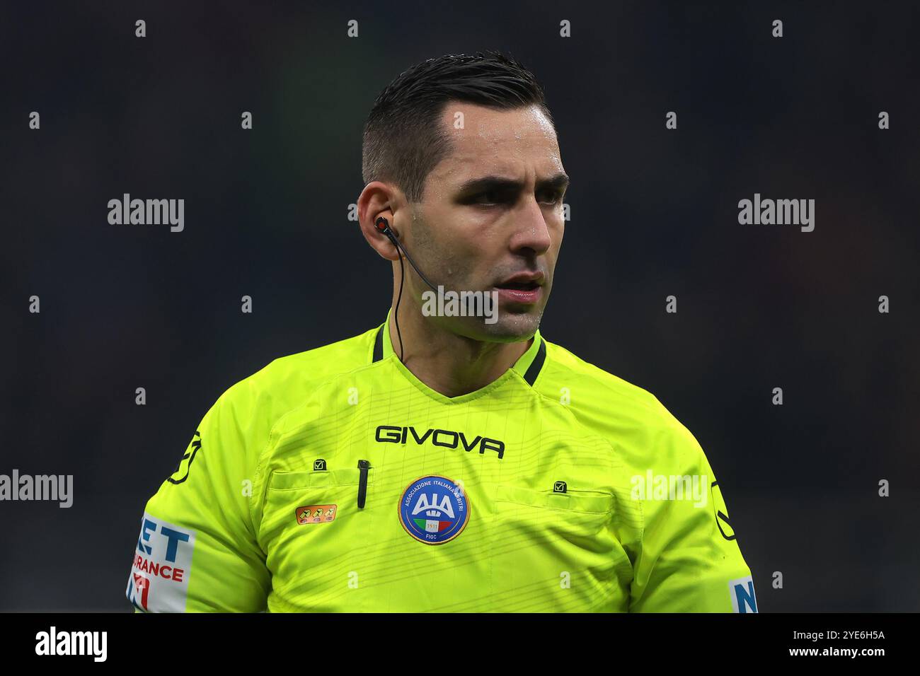 Milano, Italia. 29 ottobre 2024. L'arbitro Andrea Colombo guarda durante la partita di serie A A a Giuseppe Meazza, Milano. Il credito per immagini dovrebbe essere: Jonathan Moscrop/Sportimage Credit: Sportimage Ltd/Alamy Live News Foto Stock
