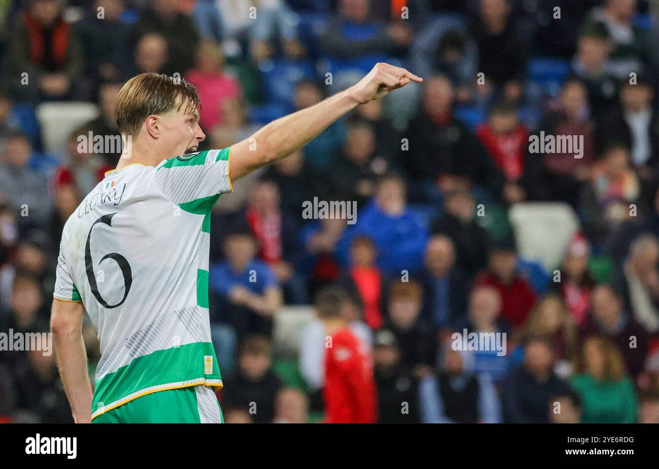 Windsor Park, Belfast, Irlanda del Nord, Regno Unito. 24 ottobre 2024.UEFA Europa Conference League (fase League – Matchday 2) – Larne vs Shamrock Rovers. Calciatore Shamrock Rovers giocatore Daniel Cleary (6). Foto Stock