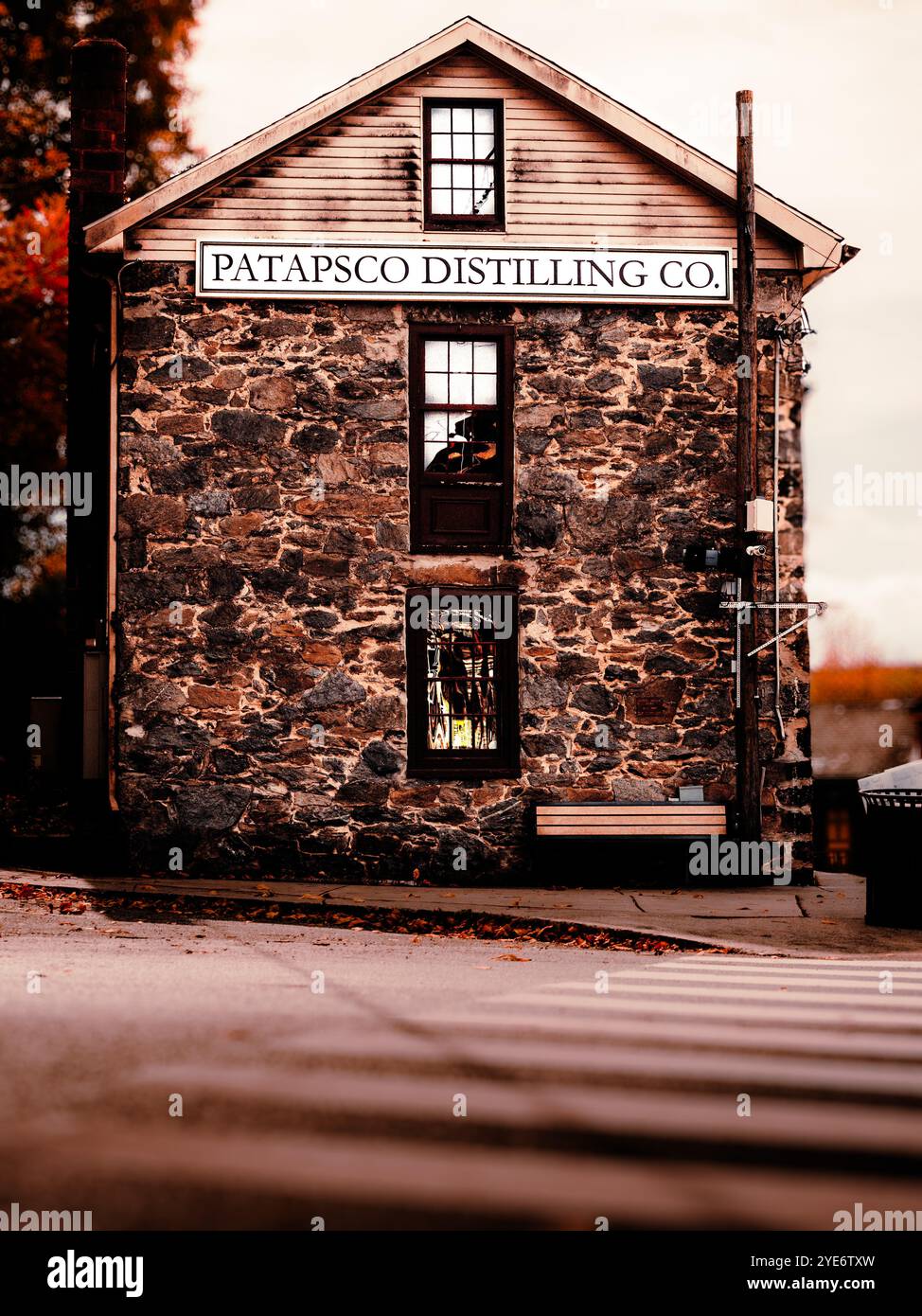 Patapsco Distilling Company, edificio a Sykesville, Maryland, in autunno Foto Stock