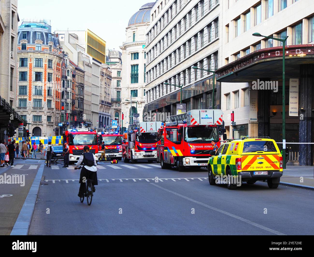 Operazioni di polizia e vigili del fuoco a Bruxelles, Belgio Foto Stock