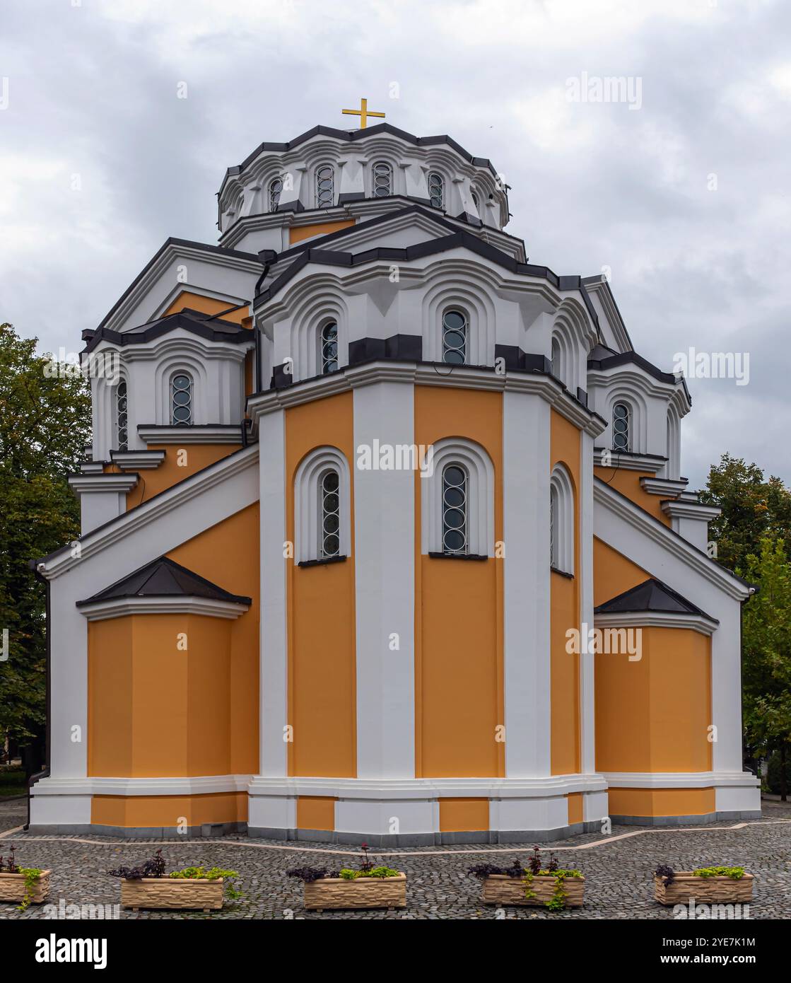 La Chiesa della sorgente vitale della Santissima madre di Dio – le fondamenta della chiesa, situata nel parco termale centrale di Vrnjačka Banja Foto Stock