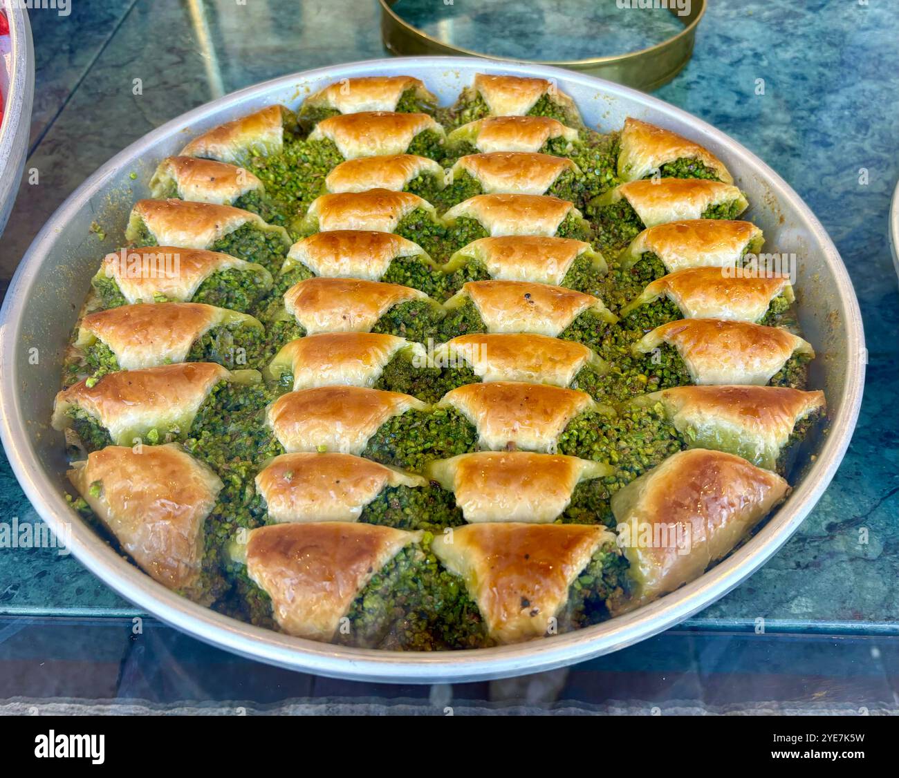 Croccante e leggendario dessert turco baklava a Gaziantep Turkiye Foto Stock