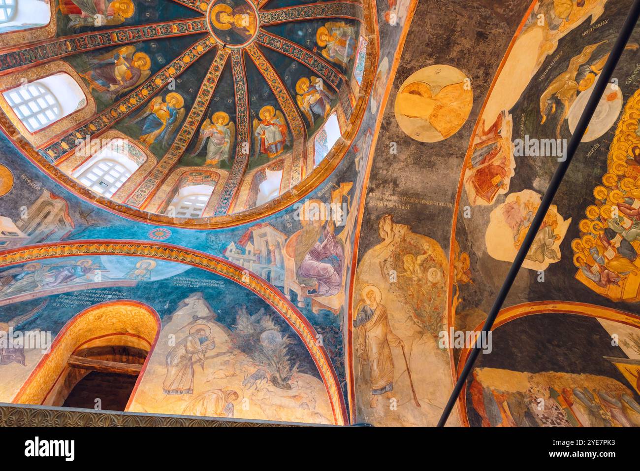 Vista interna della chiesa di Chora, nota anche come moschea Kariye. Istanbul Turchia - 8.17.2024 Foto Stock