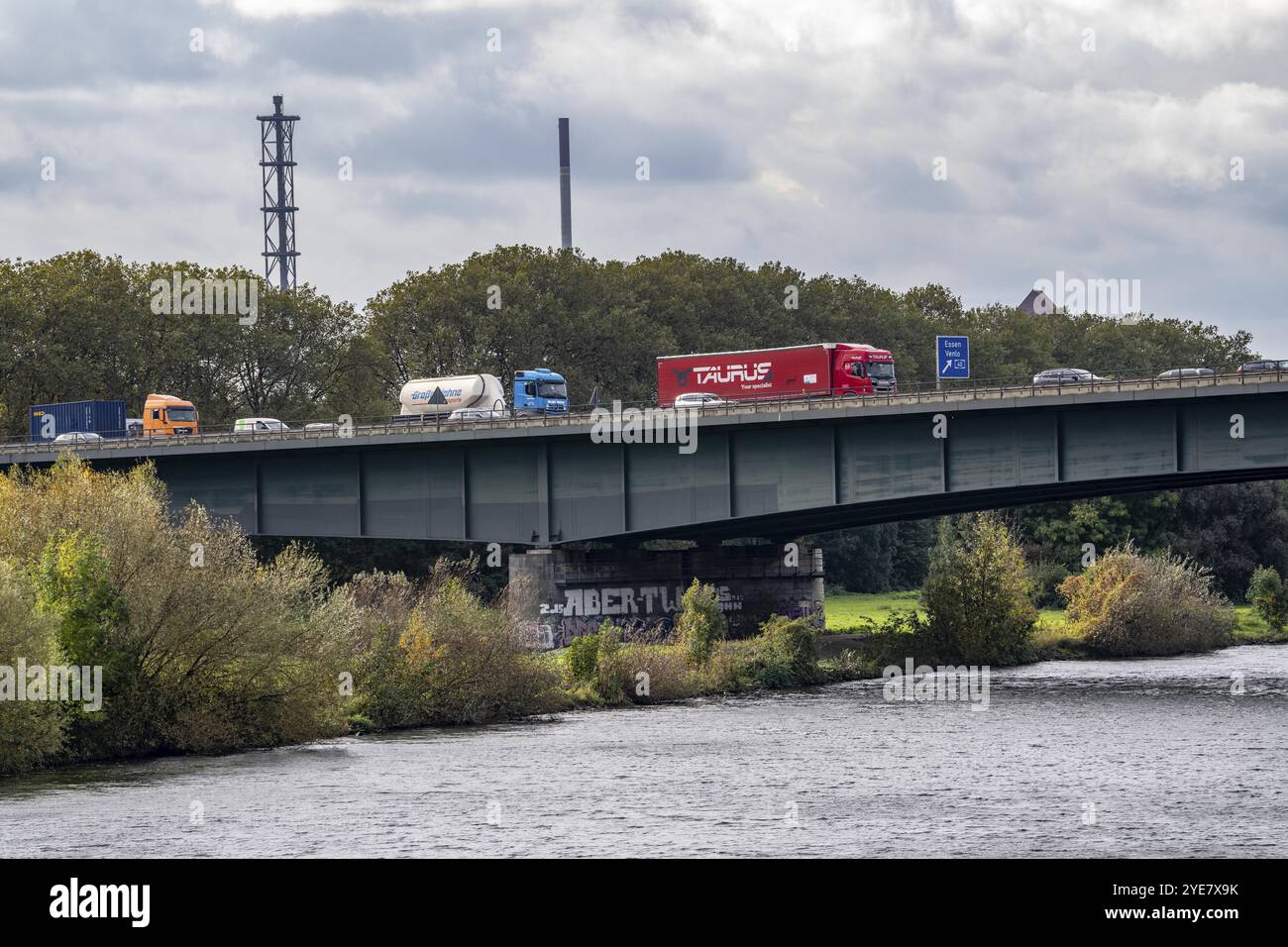 Il ponte di Berlino, autostrada A59, lungo 1,8 km, sopra l'area portuale di Duisburg, ha una vita utile residua fino al 2029, a causa di vari danni, come hai Foto Stock