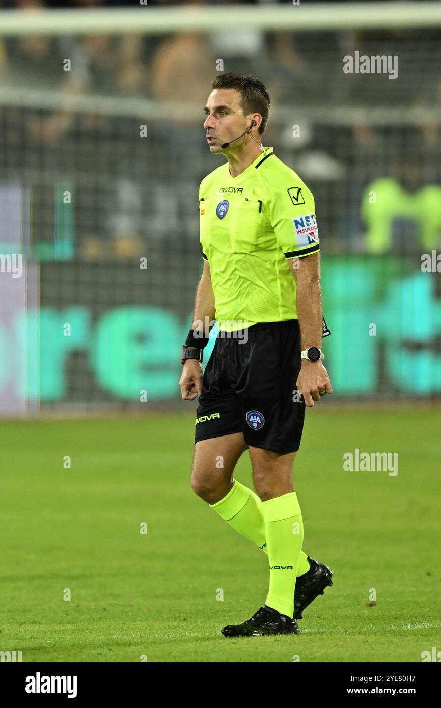 Francesco Fourneau (arbitro) durante la partita di serie A italiana tra il Cagliari 0-2 e il Bologna allo stadio Unipol Domus il 29 ottobre 2024 a Cagliari. (Foto di Maurizio Borsari/AFLO) Foto Stock