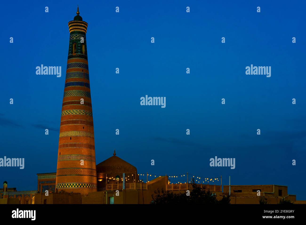 Minareto più alto; Khiva; le migliori vedute; Minareto Islam Hoja; Khan di Khiva; Khiva; Xiva; Xiveh; Uzbekistan; Asia; Asia centrale; patrimonio mondiale dell'UNESCO; cit Foto Stock