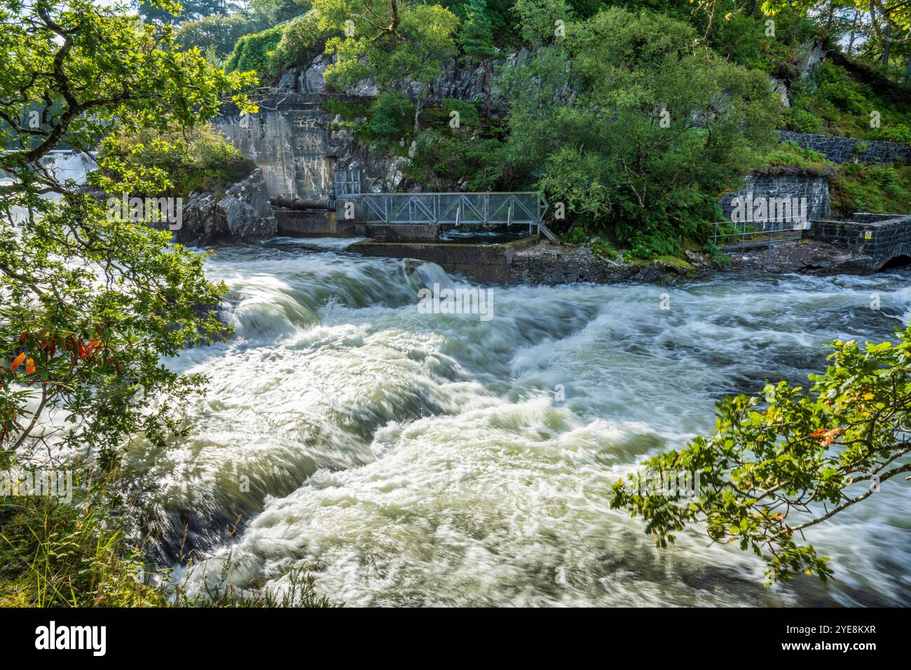 Cascate di Morar sul fiume Morar, vicino al villaggio di Morar a Lochaber, Highlands scozzesi, Scozia Foto Stock