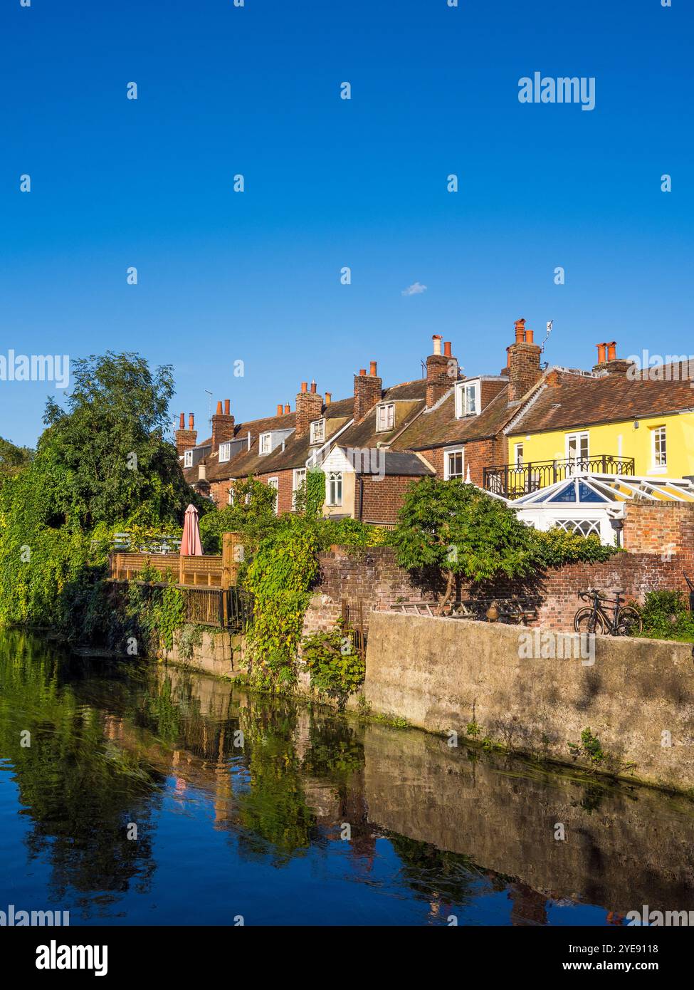Great Stour, Terraced Houses, Canterbury, Kent, Inghilterra, REGNO UNITO, REGNO UNITO. Foto Stock