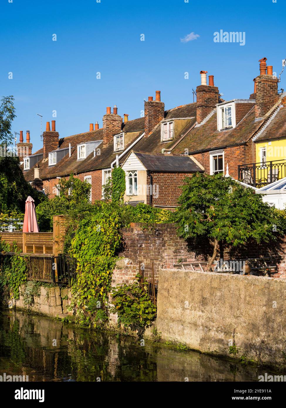 Great Stour, Terraced Houses, Canterbury, Kent, Inghilterra, REGNO UNITO, REGNO UNITO. Foto Stock