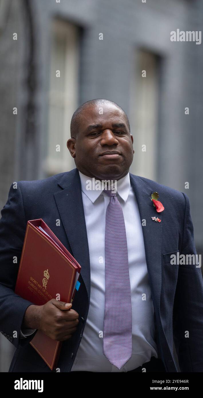 10 Downing Street, Londra, Regno Unito. 30 ottobre 2024. I ministri del gabinetto lasciano una riunione del gabinetto di Downing Street 10 per partecipare al Parlamento prima che la cancelliera, Rachel Reeves, presenti il suo bilancio 2024 alla camera, il primo bilancio presentato nel Regno Unito da una cancelliera donna. Immagine: David Lammy deputato, Segretario di Stato per gli affari esteri, del Commonwealth e dello sviluppo. Crediti: Malcolm Park/Alamy Live News Foto Stock