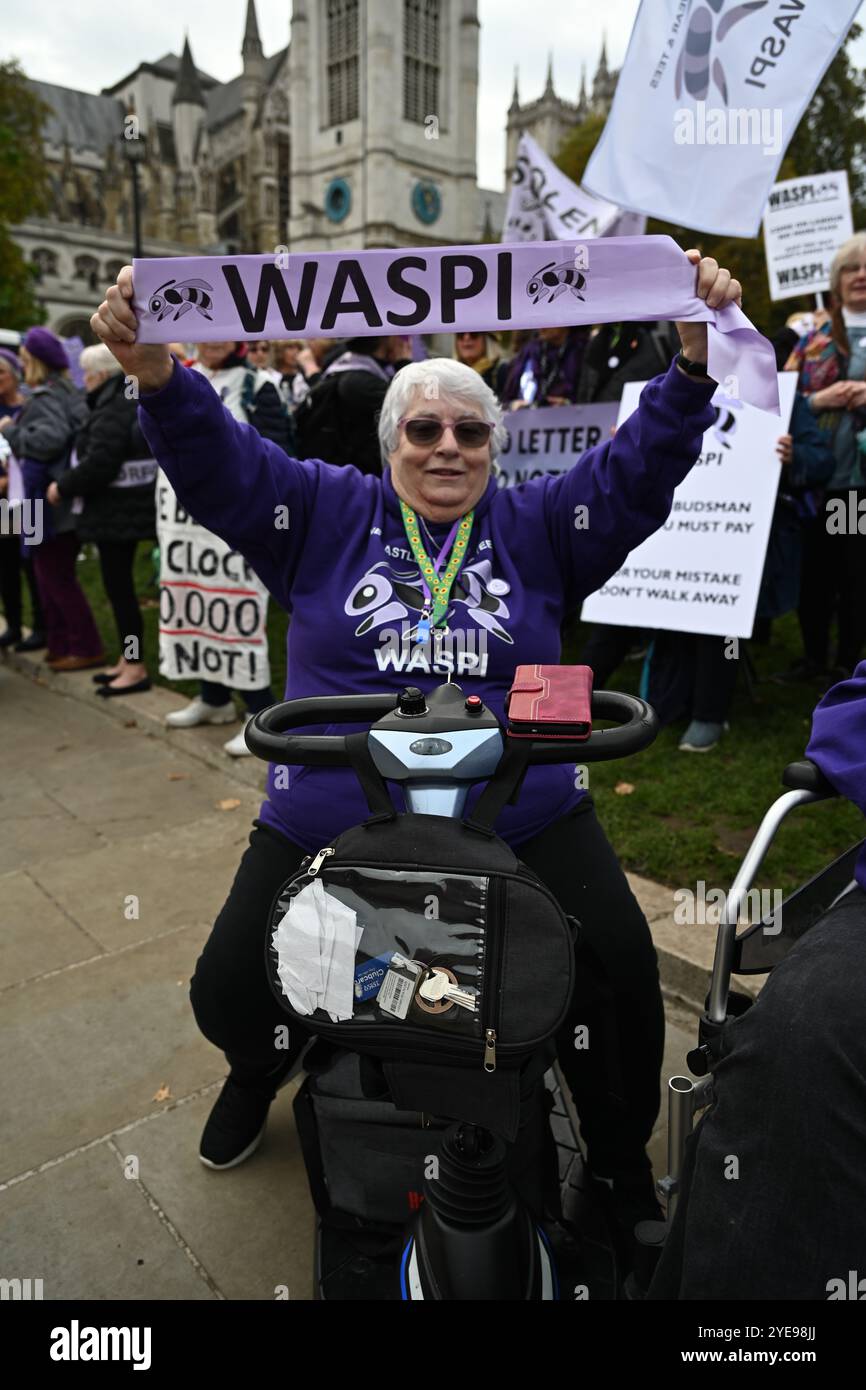 LONDRA, REGNO UNITO. 30 ottobre 2024. I manifestanti del WASPI sono incerti sul fatto che il governo ci pagherà. Le donne contro la disuguaglianza pensionistica di Stato (WASPI) hanno protestato contro il bilancio del governo britannico in piazza del Parlamento. le donne dei 50 anni stanno ancora aspettando la pensione dei 70 anni Il governo britannico non li compensa ancora. Purtroppo, molti sono morti senza ricevere le loro pensioni. (Foto di 李世惠/SEE li/Picture Capital) credito: Vedi li/Picture Capital/Alamy Live News Foto Stock