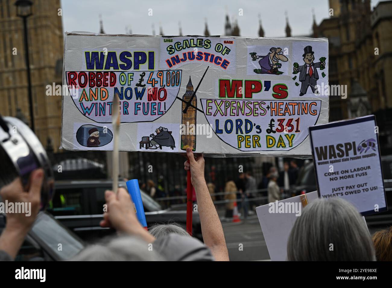 LONDRA, REGNO UNITO. 30 ottobre 2024. I manifestanti del WASPI sono incerti sul fatto che il governo ci pagherà. Le donne contro la disuguaglianza pensionistica di Stato (WASPI) hanno protestato contro il bilancio del governo britannico in piazza del Parlamento. le donne dei 50 anni stanno ancora aspettando la pensione dei 70 anni Il governo britannico non li compensa ancora. Purtroppo, molti sono morti senza ricevere le loro pensioni. (Foto di 李世惠/SEE li/Picture Capital) credito: Vedi li/Picture Capital/Alamy Live News Foto Stock