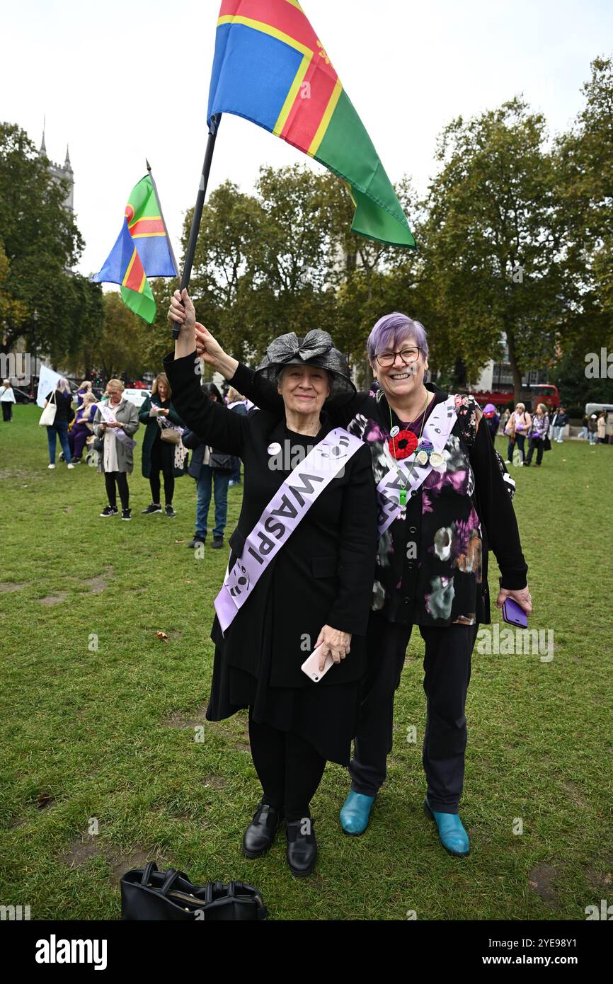LONDRA, REGNO UNITO. 30 ottobre 2024. I manifestanti del WASPI sono incerti sul fatto che il governo ci pagherà. Le donne contro la disuguaglianza pensionistica di Stato (WASPI) hanno protestato contro il bilancio del governo britannico in piazza del Parlamento. le donne dei 50 anni stanno ancora aspettando la pensione dei 70 anni Il governo britannico non li compensa ancora. Purtroppo, molti sono morti senza ricevere le loro pensioni. (Foto di 李世惠/SEE li/Picture Capital) credito: Vedi li/Picture Capital/Alamy Live News Foto Stock