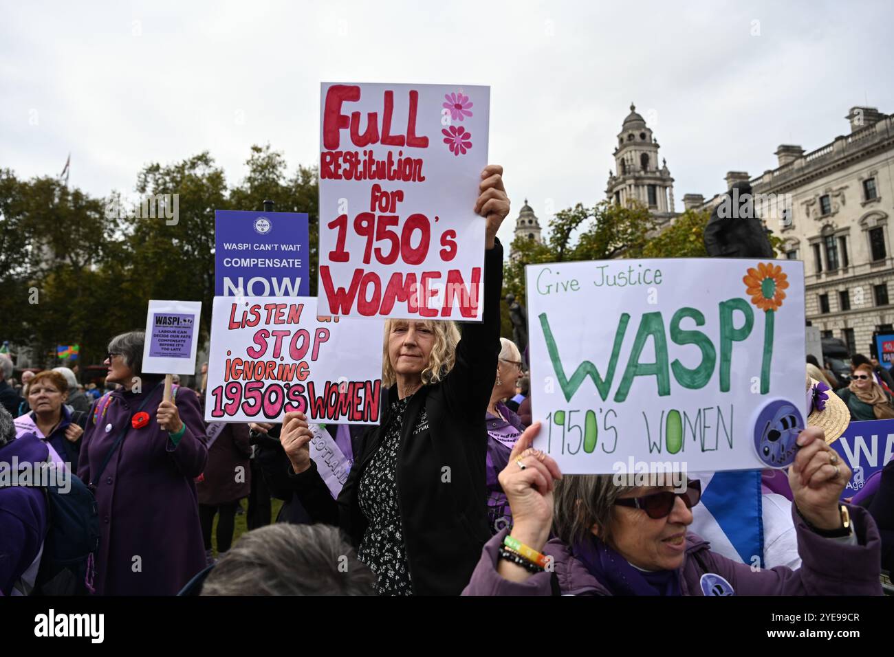 LONDRA, REGNO UNITO. 30 ottobre 2024. I manifestanti del WASPI sono incerti sul fatto che il governo ci pagherà. Le donne contro la disuguaglianza pensionistica di Stato (WASPI) hanno protestato contro il bilancio del governo britannico in piazza del Parlamento. le donne dei 50 anni stanno ancora aspettando la pensione dei 70 anni Il governo britannico non li compensa ancora. Purtroppo, molti sono morti senza ricevere le loro pensioni. (Foto di 李世惠/SEE li/Picture Capital) credito: Vedi li/Picture Capital/Alamy Live News Foto Stock