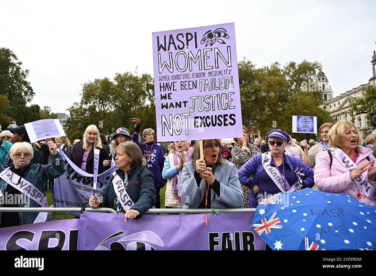 LONDRA, REGNO UNITO. 30 ottobre 2024. I manifestanti del WASPI sono incerti sul fatto che il governo ci pagherà. Le donne contro la disuguaglianza pensionistica di Stato (WASPI) hanno protestato contro il bilancio del governo britannico in piazza del Parlamento. le donne dei 50 anni stanno ancora aspettando la pensione dei 70 anni Il governo britannico non li compensa ancora. Purtroppo, molti sono morti senza ricevere le loro pensioni. (Foto di 李世惠/SEE li/Picture Capital) credito: Vedi li/Picture Capital/Alamy Live News Foto Stock