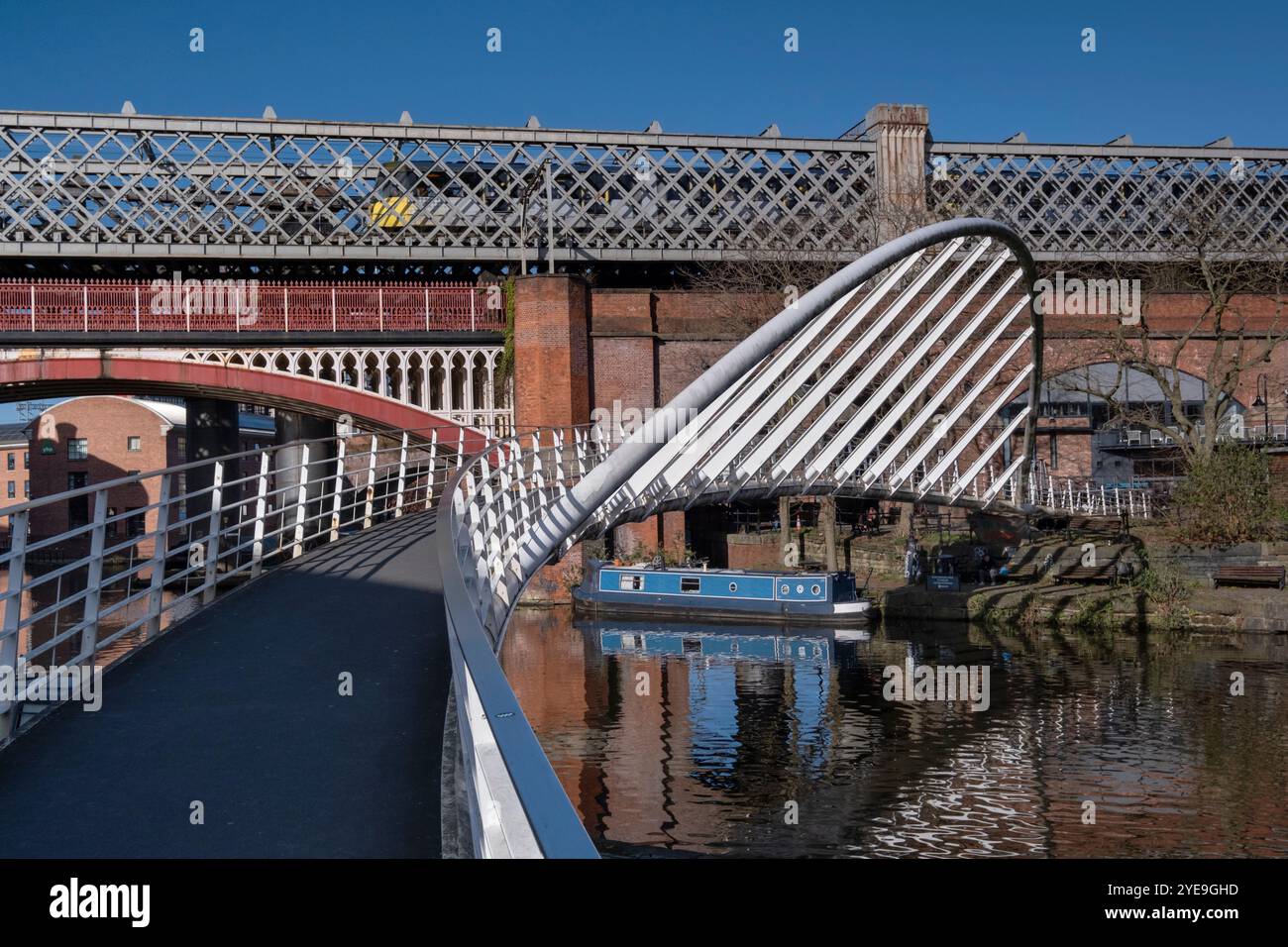 Merchant Bridge e Bridgewater Canal, Castlefield, Manchester, Inghilterra, Regno Unito Foto Stock
