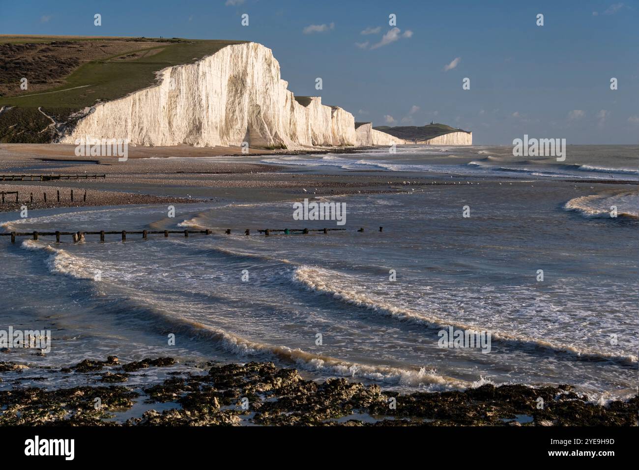 Le sette Sorelle bianche scogliere di gesso da Cuckmere Haven, South Downs National Park, East Sussex, Inghilterra, Regno Unito Foto Stock