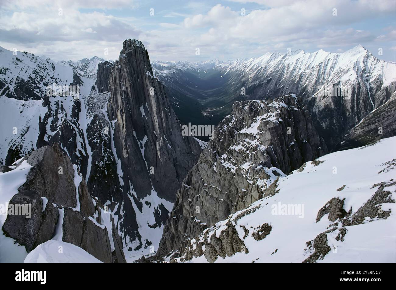 Aspre vette del Monte Louis nel Banff National Park, AB, Canada; Alberta, Canada Foto Stock