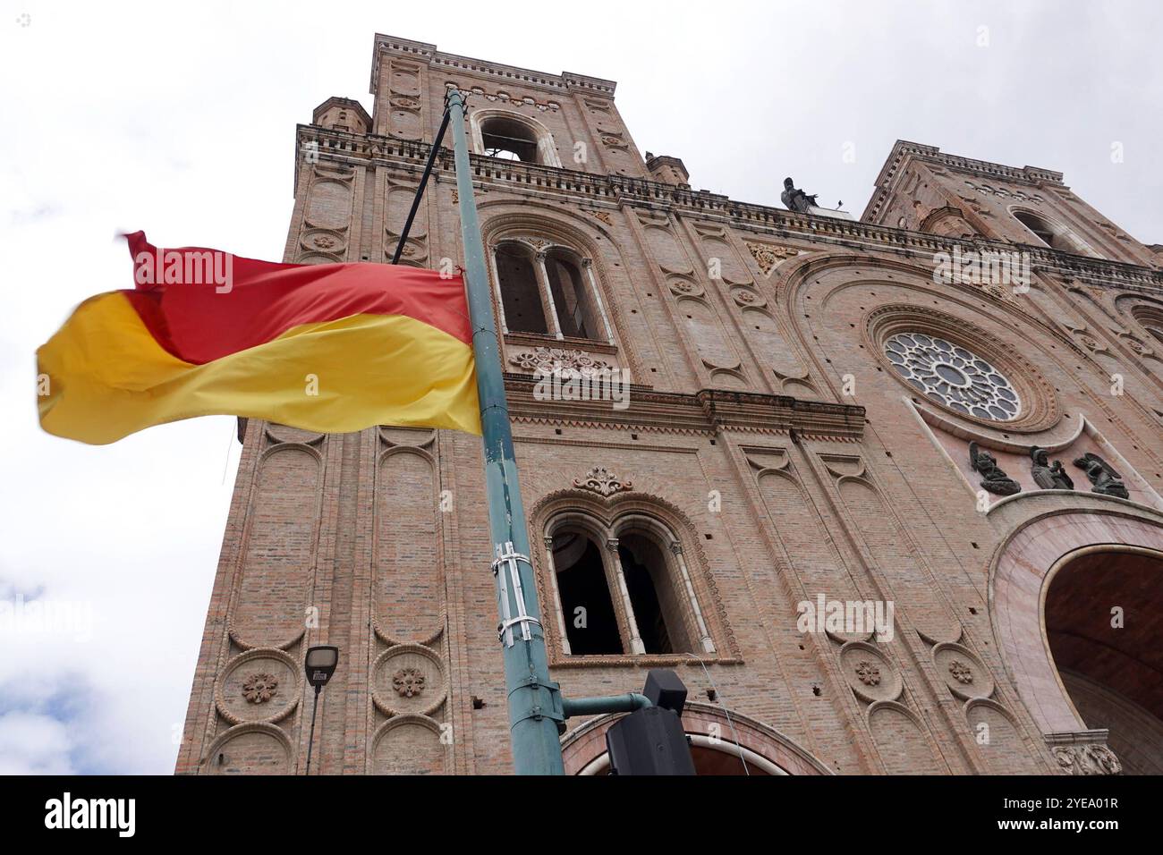 CUENCA FLAGGING PER FESTIVAL DI INDIPENDENZA Cuenca,Ecuador 30 ottobre 2024 questa mattina nell'emiciclo del Parco Calderon è stato sviluppato il flagging della città in onore dei 204 anni di indipendenza della città di Cuenca foto Boris Romoleroux API SOI CUENCA FLAGGING PER FESTIVAL DI INDIPENDENZA 15d827d86f45d8601617a1ab9c82b Copyright Foto Stock