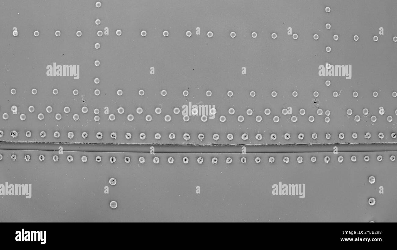 Fondo metallico astratto con rivetti. Protezione dell'armatura della tecnica. Foto Stock