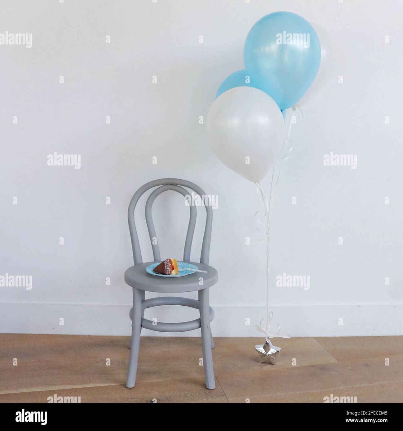 Sedia per feste per bambini con palloncini Foto Stock