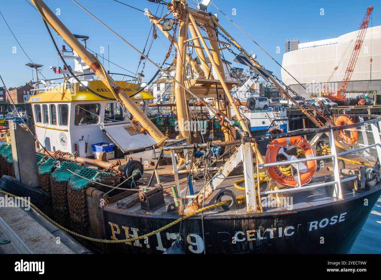 MV Celtic, peschereccio di rose o peschereccio a strascico nella banchina di pesci, Old Portsmouth, Hampshire, Regno Unito Foto Stock