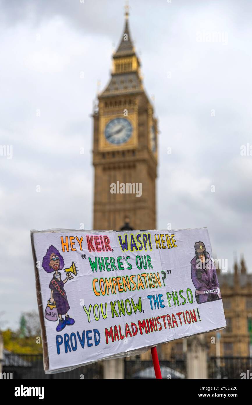 Parliament Square, Westminster, Londra, Regno Unito. Mercoledì 30 ottobre 2024. Centinaia di persone sono venute a manifestare nella piazza del Parlamento mentre la cancelliera Rachel Reeves ha tenuto il discorso sul bilancio in Parlamento. WASPI (Women Against State Pension Inequality) invita il governo britannico a concordare un indennizzo equo e rapido per tutte le donne colpite dalla mancanza di preavviso in merito agli aumenti dell'età pensionabile dello Stato (1995 e 2011 Pension Act) per riflettere le loro perdite finanziarie, i danni subiti alla loro salute mentale e al loro benessere e gli effetti aggiuntivi. Foto Stock