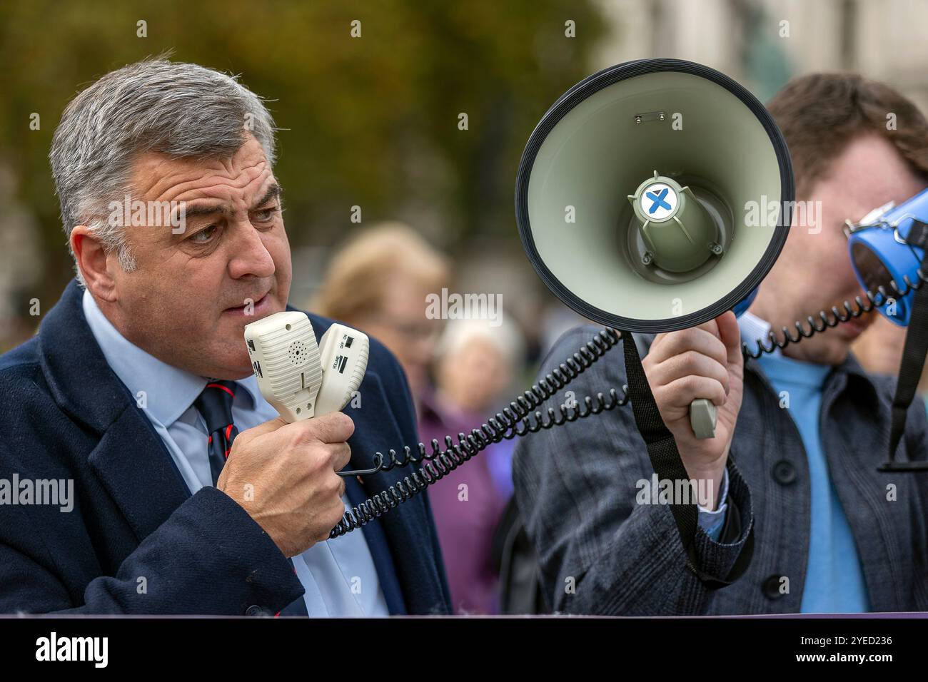 Parliament Square, Westminster, Londra, Regno Unito. Mercoledì 30 ottobre 2024. Centinaia di persone sono venute a manifestare nella piazza del Parlamento mentre la cancelliera Rachel Reeves ha tenuto il discorso sul bilancio in Parlamento. WASPI (Women Against State Pension Inequality) invita il governo britannico a concordare un indennizzo equo e rapido per tutte le donne colpite dalla mancanza di preavviso in merito agli aumenti dell'età pensionabile dello Stato (1995 e 2011 Pension Act) per riflettere le loro perdite finanziarie, i danni subiti alla loro salute mentale e al loro benessere e gli effetti aggiuntivi. Foto Stock