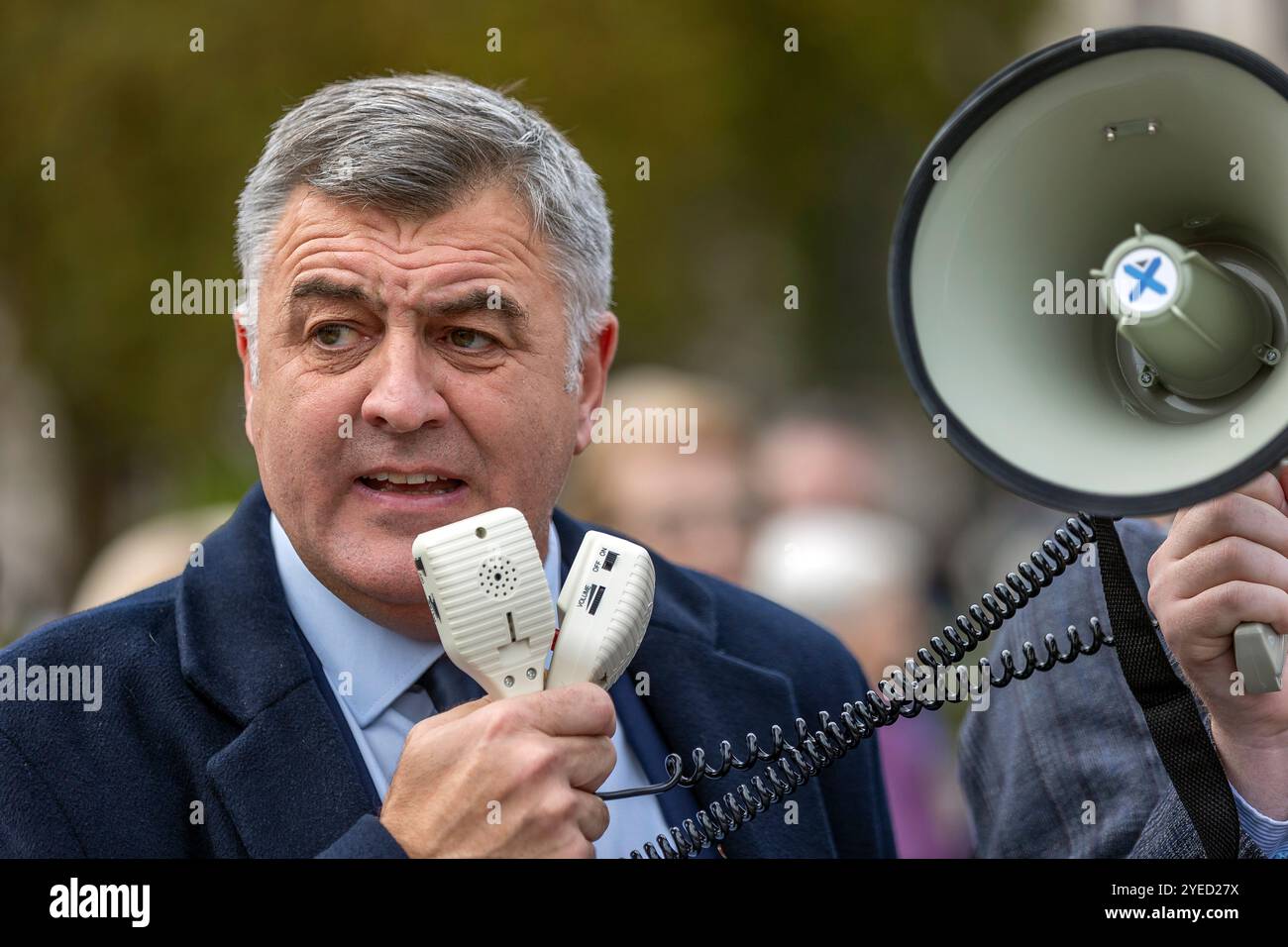 Parliament Square, Westminster, Londra, Regno Unito. Mercoledì 30 ottobre 2024. Centinaia di persone sono venute a manifestare nella piazza del Parlamento mentre la cancelliera Rachel Reeves ha tenuto il discorso sul bilancio in Parlamento. WASPI (Women Against State Pension Inequality) invita il governo britannico a concordare un indennizzo equo e rapido per tutte le donne colpite dalla mancanza di preavviso in merito agli aumenti dell'età pensionabile dello Stato (1995 e 2011 Pension Act) per riflettere le loro perdite finanziarie, i danni subiti alla loro salute mentale e al loro benessere e gli effetti aggiuntivi. Foto Stock