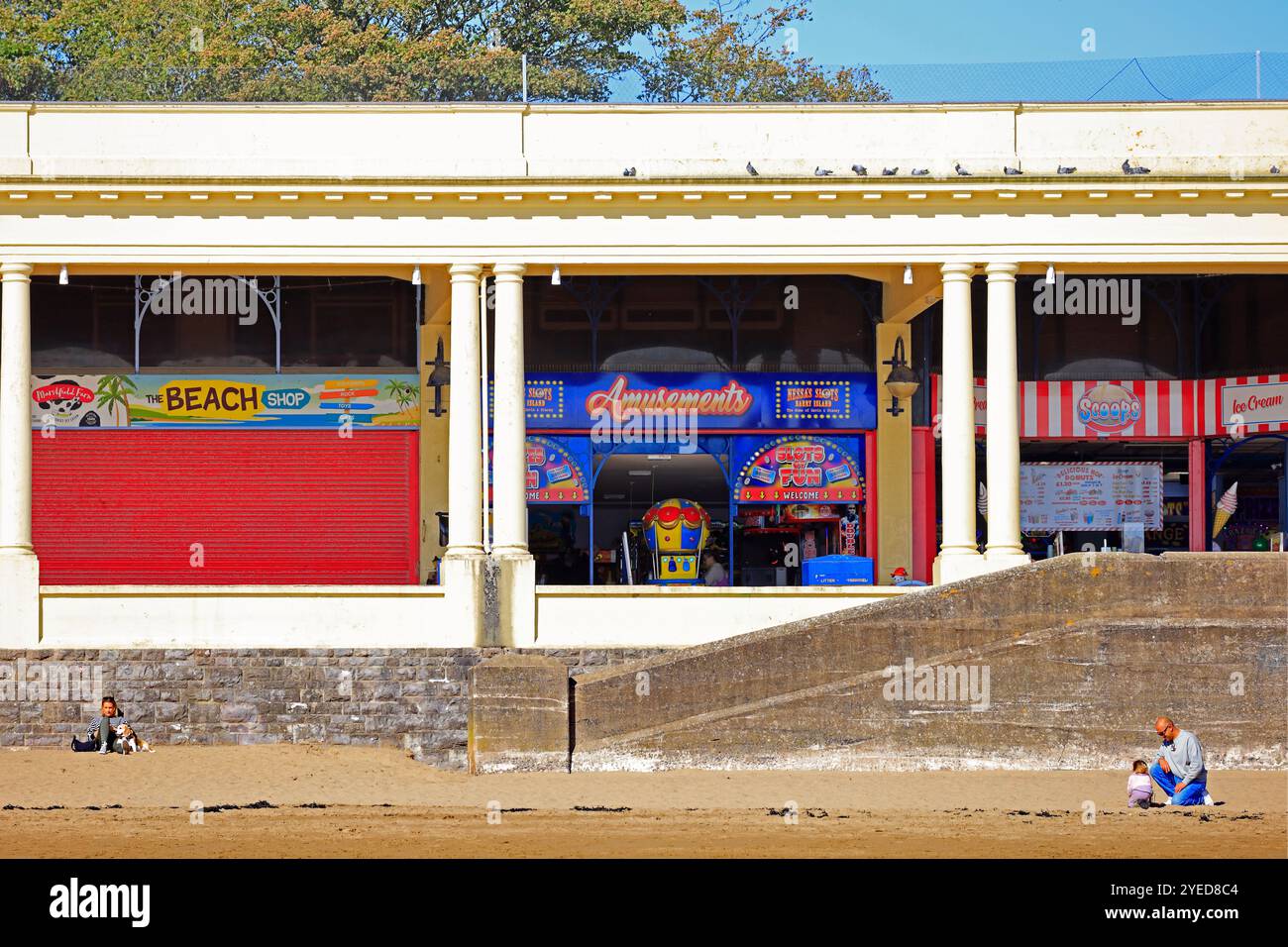 Sala giochi e padiglione Nessa's Slots, Barry Island, Galles del Sud. 2024. Gavin e Stacey TV. Foto Stock