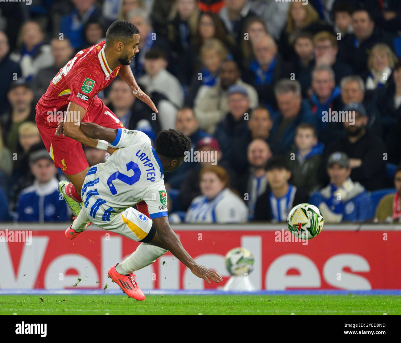Brighton, Regno Unito. 21 settembre 2024. Brighton, Inghilterra - ottobre 30: Tariq Lamptey (sinistra) di Brighton & Hove Albion combatte con il Liverpool Cody Gakpo (destra) durante la partita della Carabao Cup 2024/25 tra Brighton & Hove Albion FC e Liverpool FC all'Amex Stadium il 30 ottobre 2024 a Brighton, Inghilterra. (David Horton/SPP) credito: SPP Sport Press Photo. /Alamy Live News Foto Stock