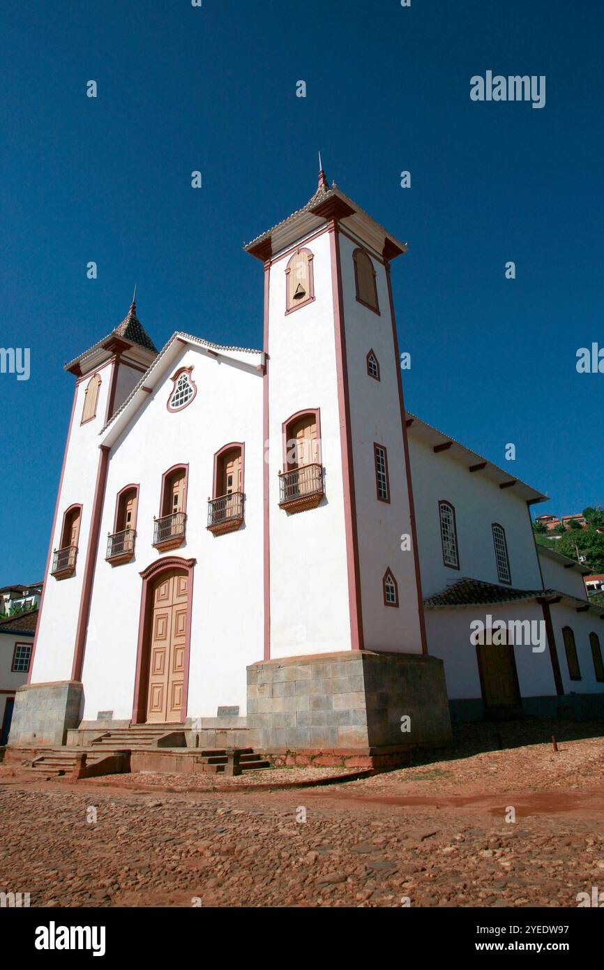 Chiesa parrocchiale di nostra Signora della Concezione a Serro, città coloniale nella campagna dello stato di Minas Gerais, Brasile famosa per la produzione di formaggio dal Ser Foto Stock