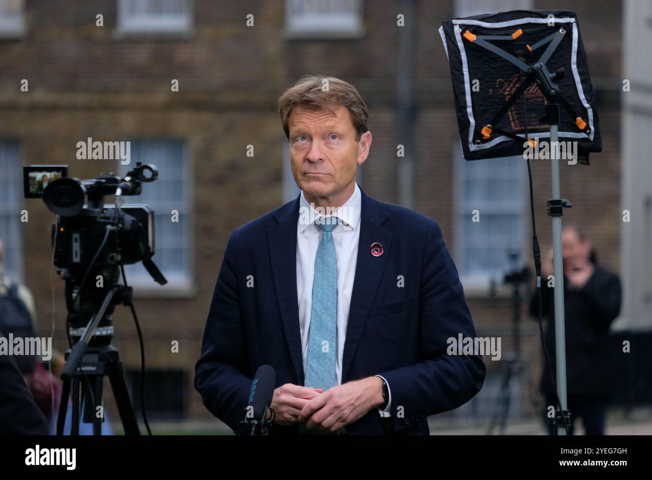 Richard Tice, Vice leader del Partito Reform UK e deputato per Boston & Skegness, è intervistato su College Green dopo il bilancio autunnale. Foto Stock