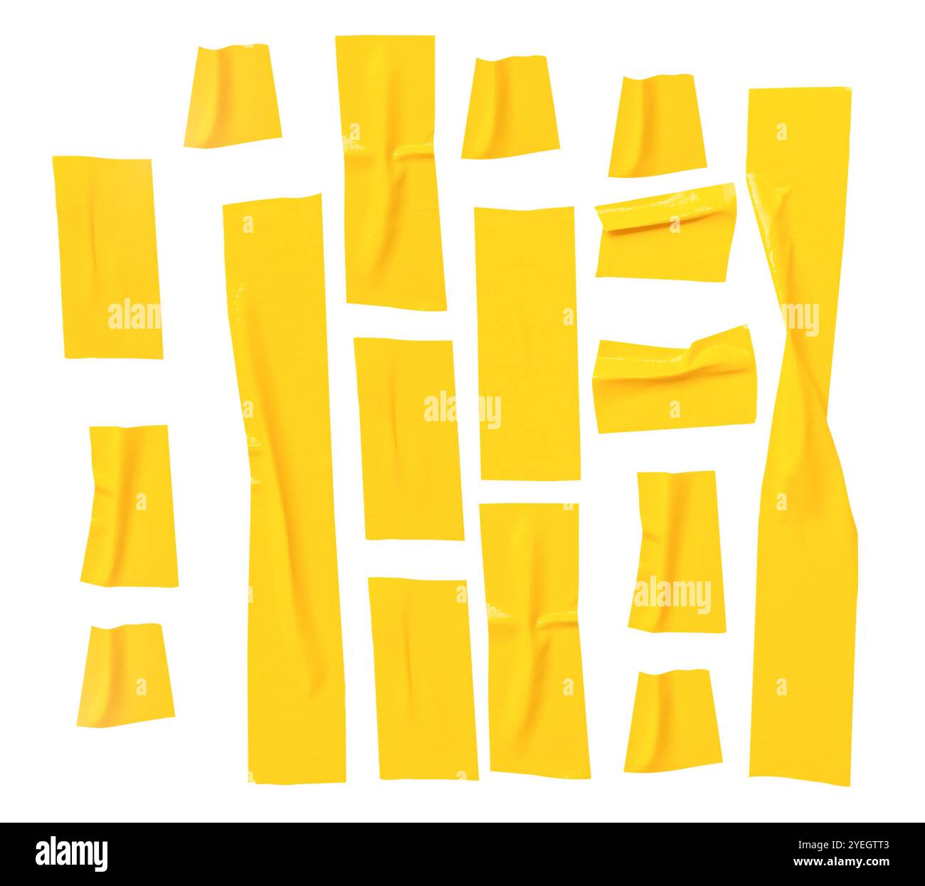 Il set per la vista dall'alto di nastro vinilico adesivo giallo stropicciato o stropicciato o nastro in tessuto a strisce è isolato su sfondo bianco con percorso di ritaglio. Foto Stock