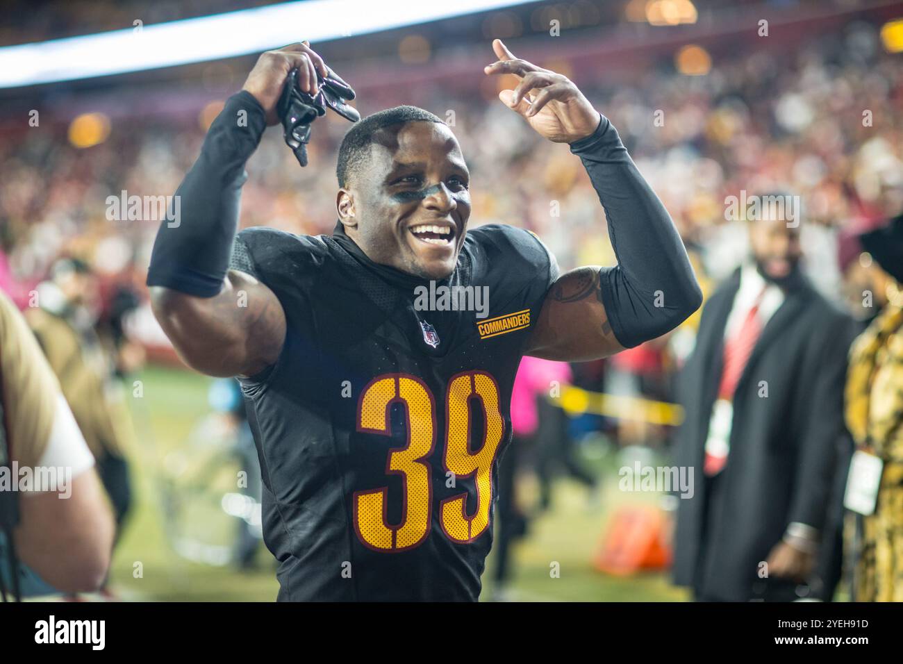 Landover, Maryland, Stati Uniti. 27 ottobre 2024. Washington Commanders safety Jeremy Reaves (39) durante la partita tra Chicago Bears e Washington Commanders giocata a Landover, Maryland. Cory Royster/Cal Sport Media/Alamy Live News Foto Stock