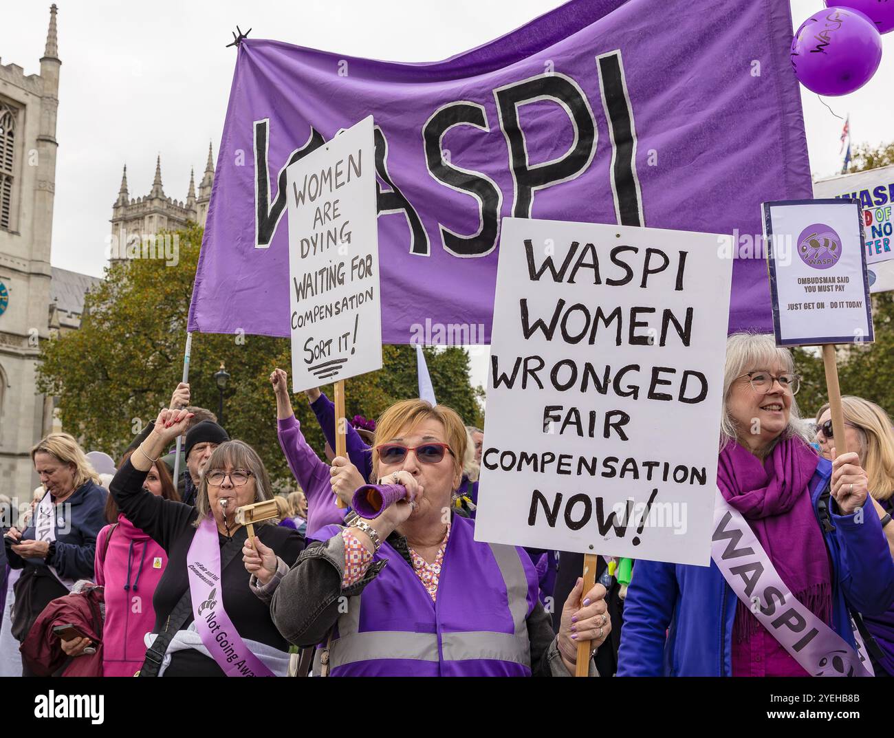 Westminister, Londra, Regno Unito, ottobre 30 2024, WASPI donne che manifestano in occasione del budget Day fuori dalle camere del Parlamento, sulla mancanza di un compenso Foto Stock
