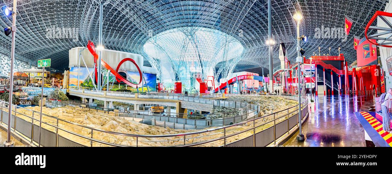 Abu Dhabi, Emirati Arabi Uniti. 5 maggio 2024: Ferrari e Warner Bros Parco divertimenti Studios. Foto Stock