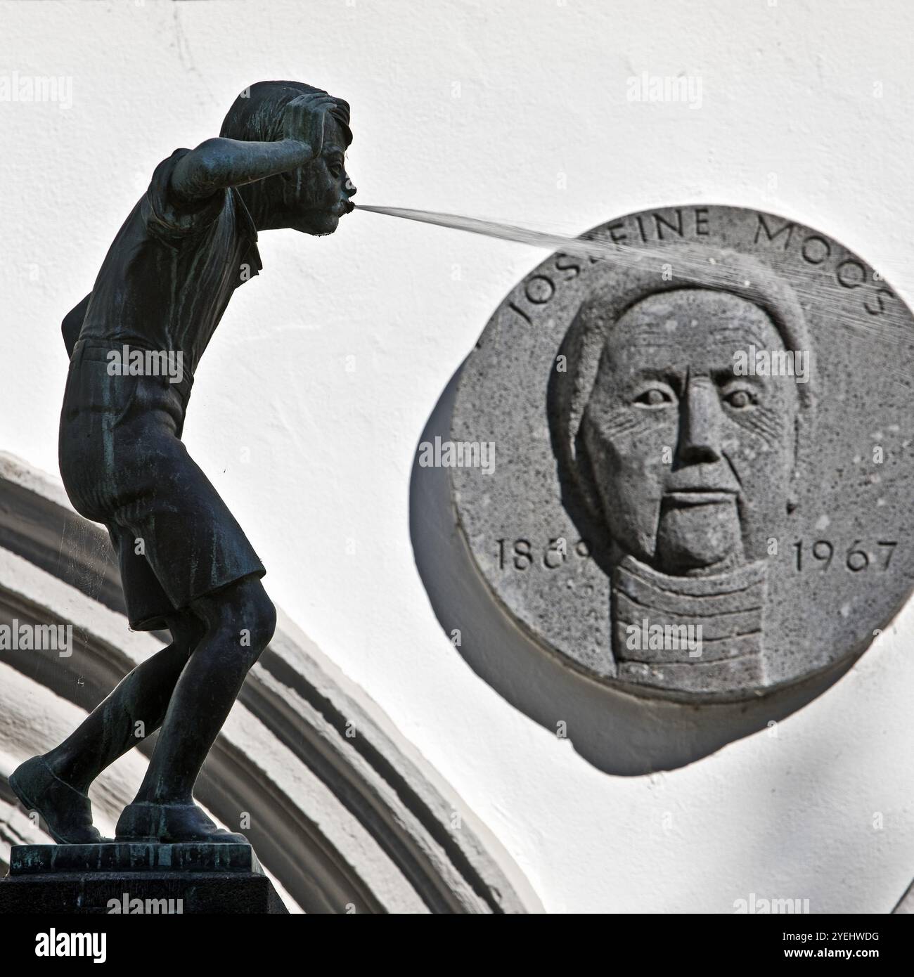 Lo Schaengel di Carl Burger sullo Schaengelbrunnen, punto di riferimento della città di Coblenza, Renania-Palatinato, Germania, Europa Foto Stock