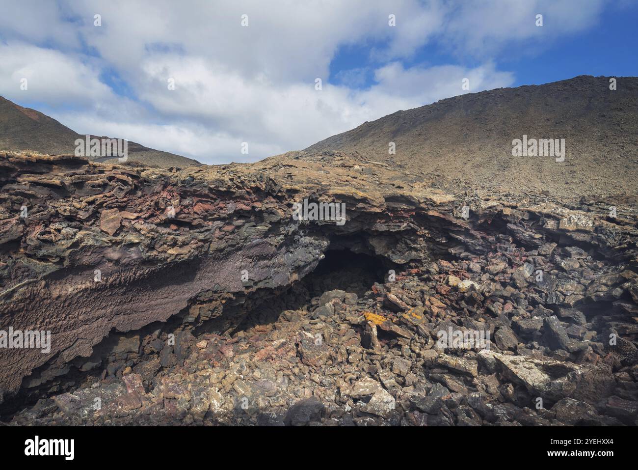 Incredibile paesaggio vulcanico. Particolare lava geologica nel parco nazionale di Timanfaya, Lanzarote, isole canarie, Spagna, Europa Foto Stock