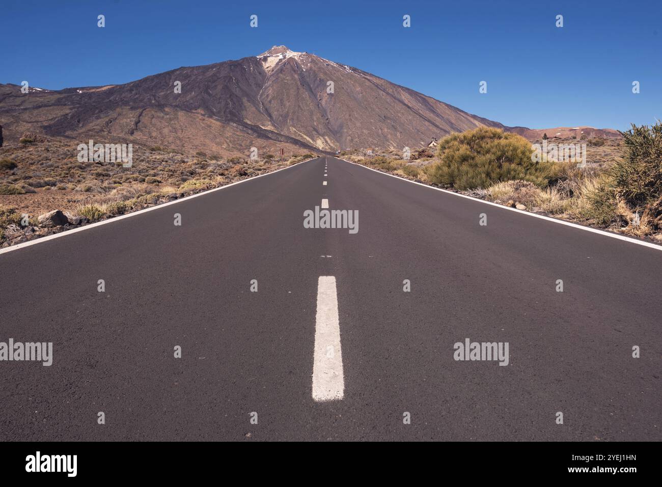 Strada per il parco nazionale del Teide a Tenerife, Isole Canarie, Spagna, Europa Foto Stock