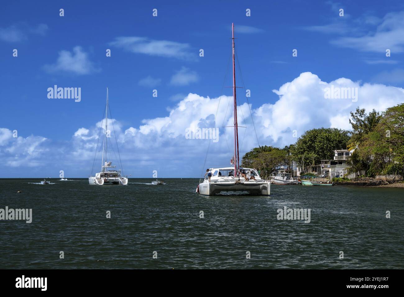 Escursioni in barca, catamarano, turisti, estuario, Grand River South East, GRSE, Beau Champ, costa orientale, Oceano Indiano, isola, Mauritius, Africa Foto Stock
