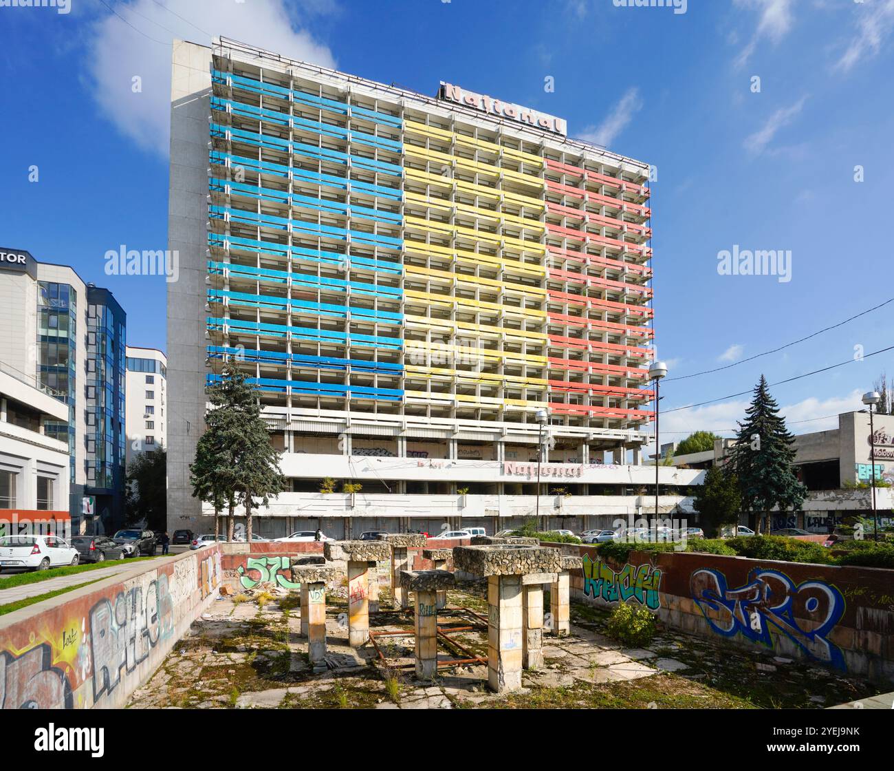 Chisinau, Moldavia. 25 ottobre 2024. Vista panoramica dell'ex National Hotel nel centro della città Foto Stock