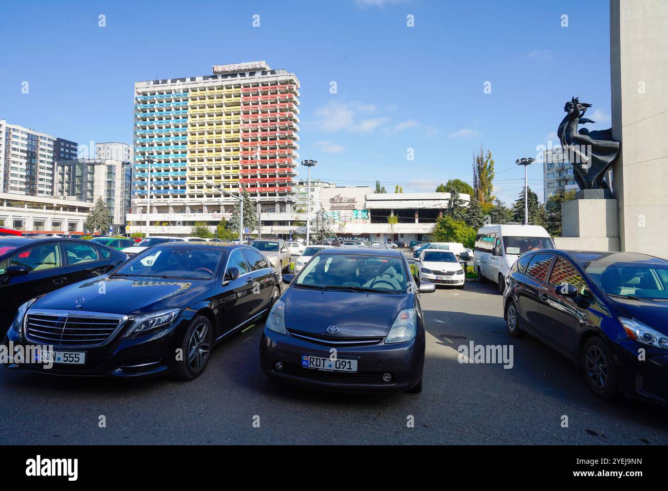 Chisinau, Moldavia. 25 ottobre 2024. Vista panoramica dell'ex National Hotel nel centro della città Foto Stock