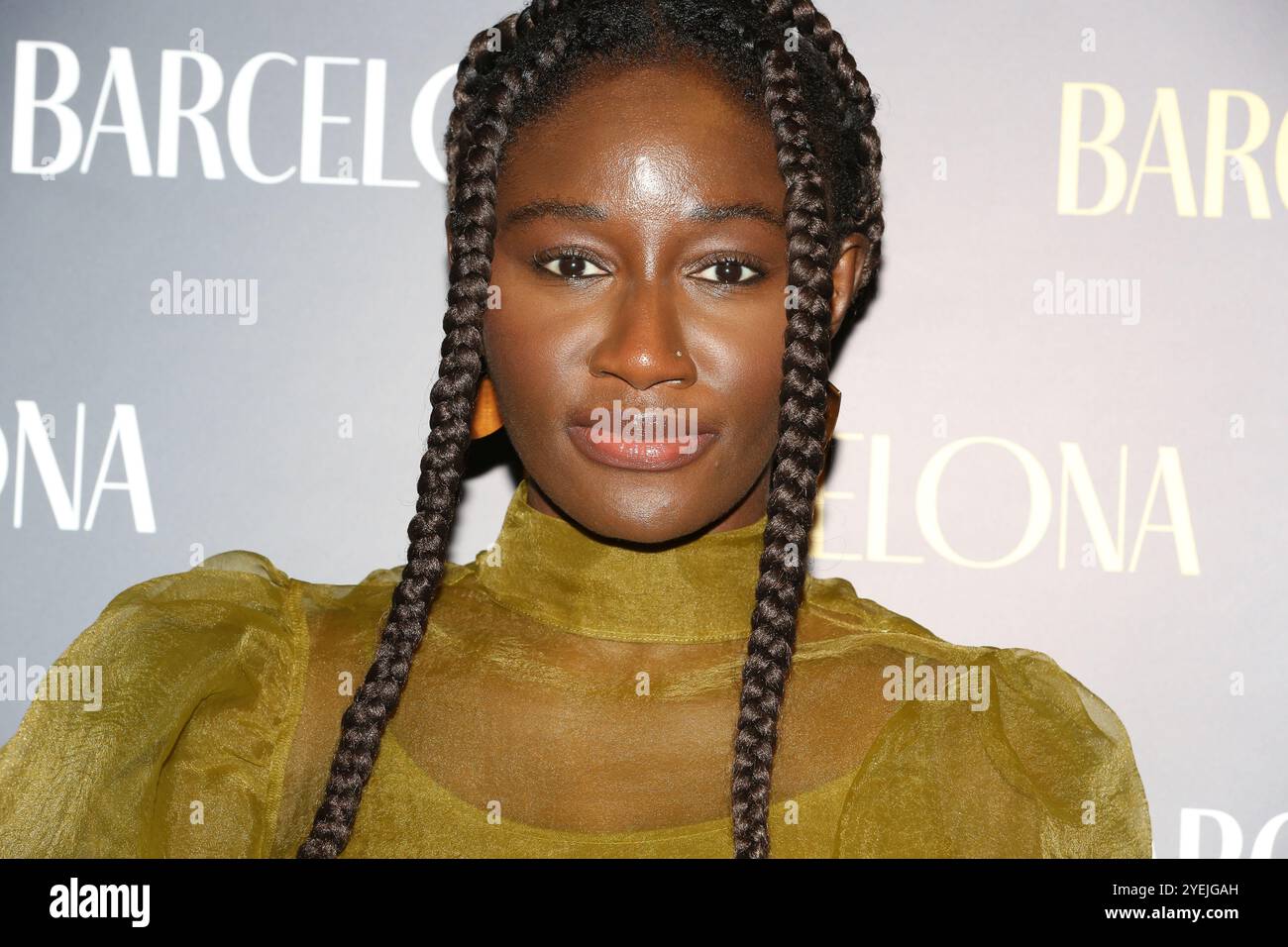 Heather Agyepong partecipa all'apertura della serata di gala di Barcellona al Duke of York's Theatre di Londra, con Lily Collins e Alvaro morte. Foto Stock