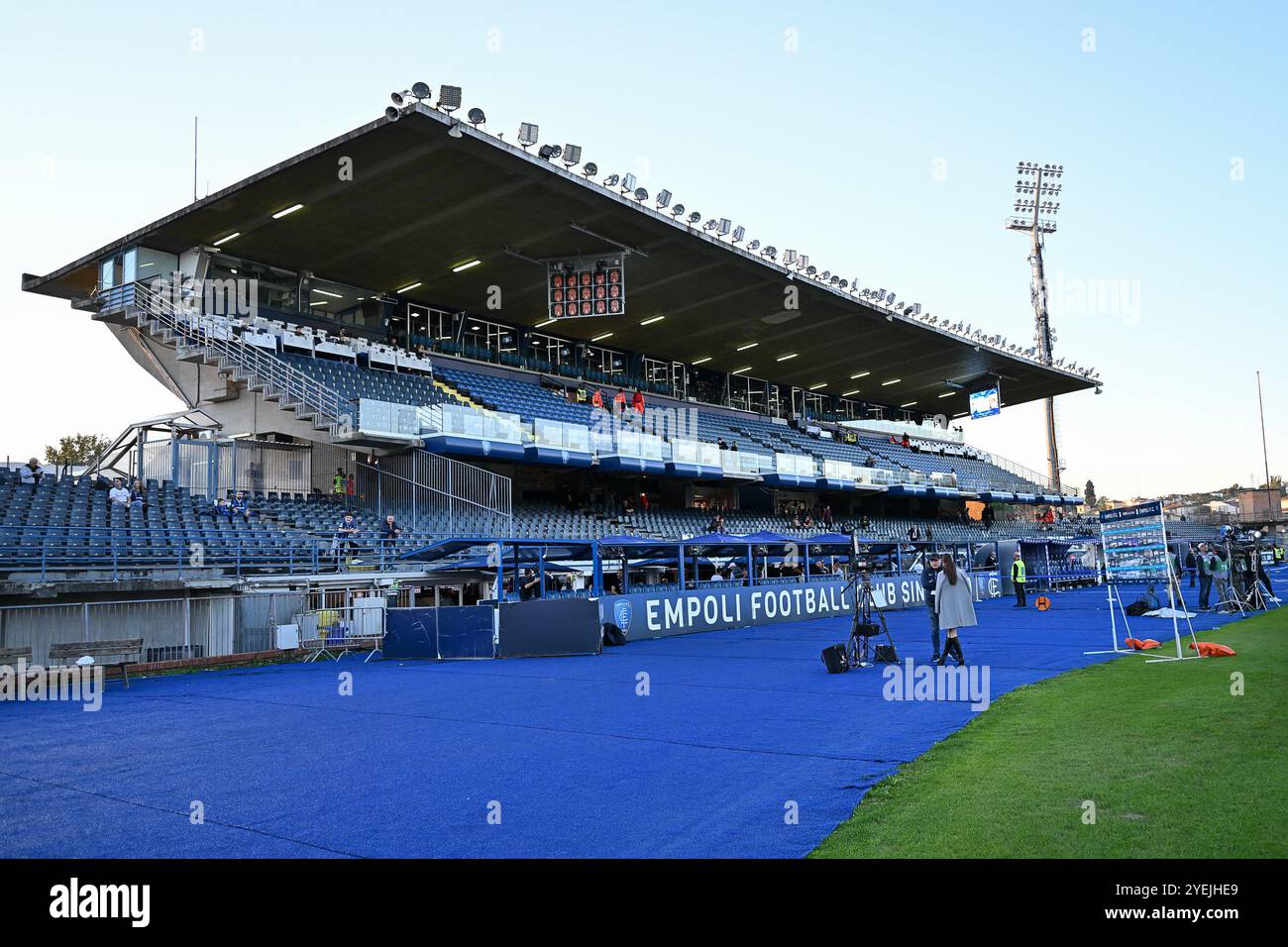 Empoli, Italia. 30 ottobre 2024. Stadio Carlo Castellani, Empoli, Italia - Una vista generale dello stadio Carlo Castellani che mostra lo stand principale durante la partita di calcio EniLive di serie A, Empoli vs Internazionale Milan, 30 ottobre 2024 (foto di Roberto Ramaccia/Sipa USA) crediti: SIPA USA/Alamy Live News Foto Stock