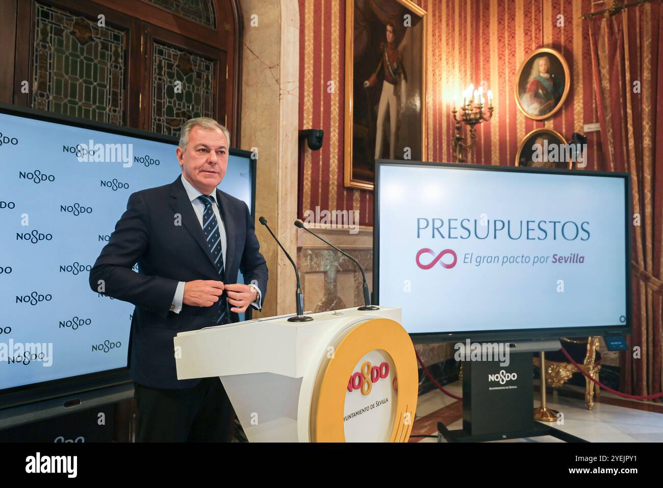 Siviglia, 13/11/2023. Conferenza stampa del sindaco di Siviglia, José Luis Sanz, sui bilanci. Foto: JM Serrano. SEGN. ARCHSEV. Crediti: Album / Archivo ABC / Juan Manuel Serrano Becerra Foto Stock