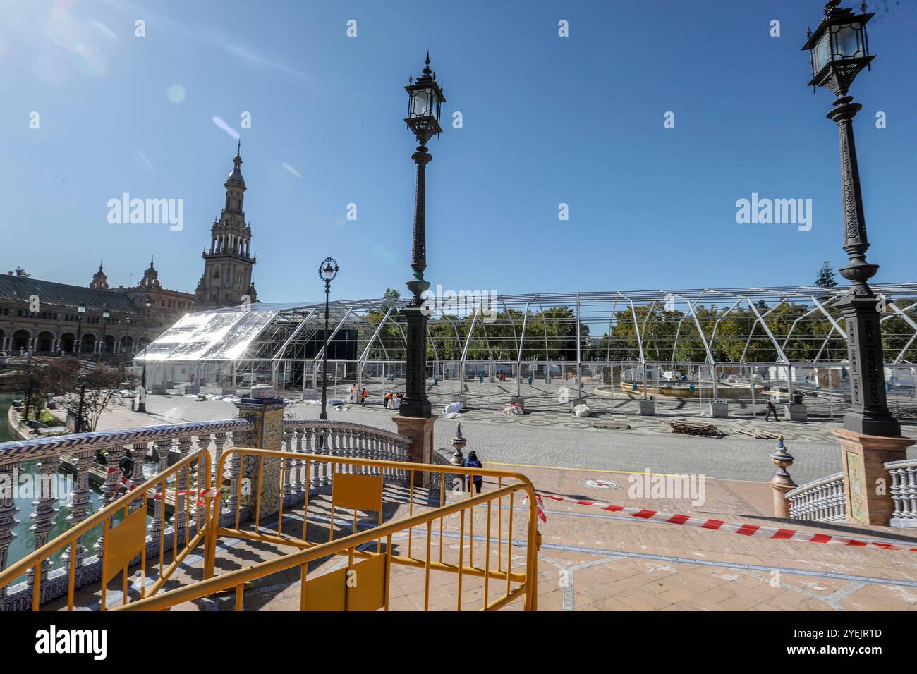 Siviglia, 11/07/2023. Tenda di 5,00 metri quadrati in Plaza de España per celebrare la settimana universale della musica di Santalucía come antipasto al galà Latin Grammy. Foto: Raúl Doblado. SEGN. ARCHSEV. Crediti: Album / Archivo ABC / Raúl Doblado Foto Stock