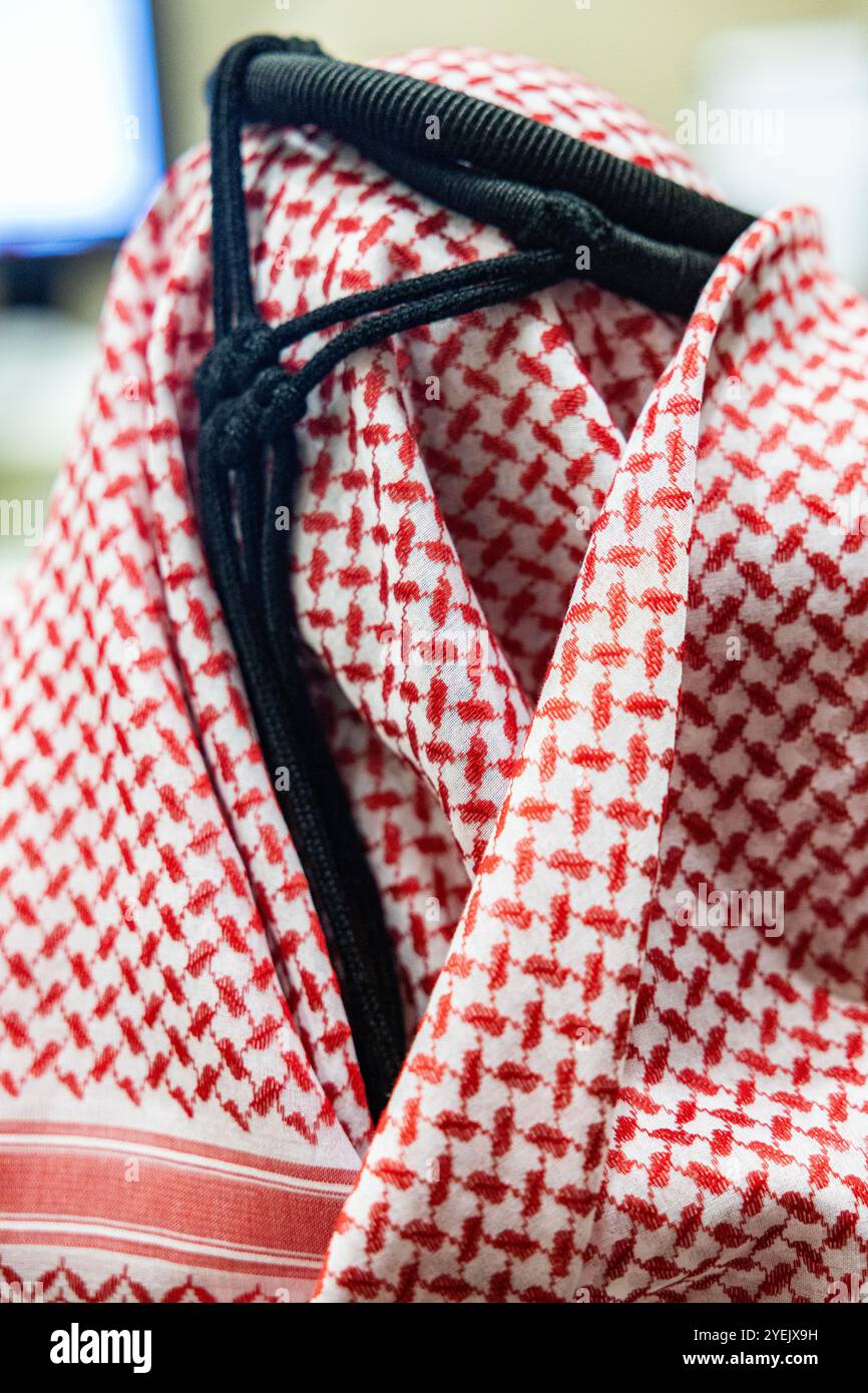 Accessori di abbigliamento arabi, cultura dell'Arabia Saudita, foulard del Golfo (Shemagh), sciarpa araba yashmagh Foto Stock