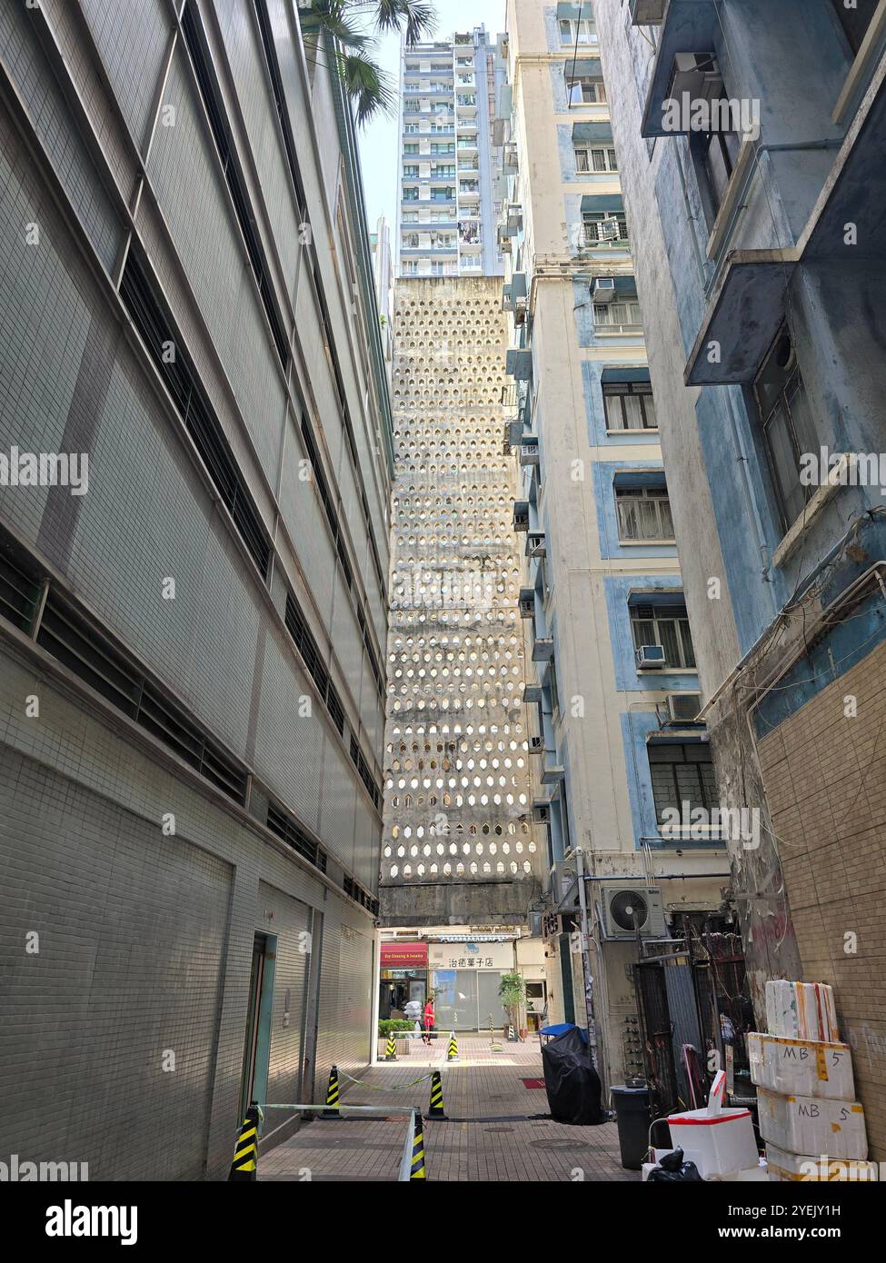 Vecchi edifici commerciali a Quarry Bay, Hong Kong. Foto Stock