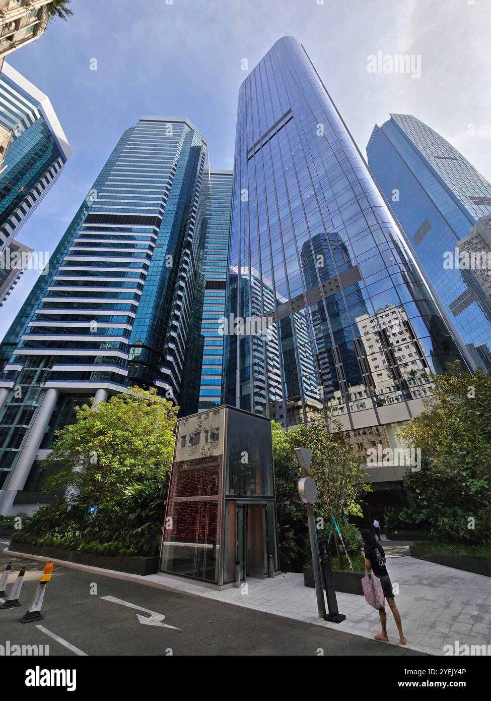 Grattacieli moderni che sostituiscono i vecchi edifici a Quarry Bay, Hong Kong. Foto Stock